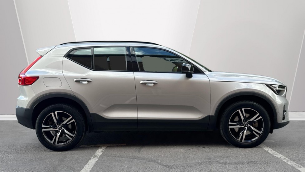 Volvo XC40 2.0 B3P Plus Dark 5dr Auto Petrol Estate - Image 3