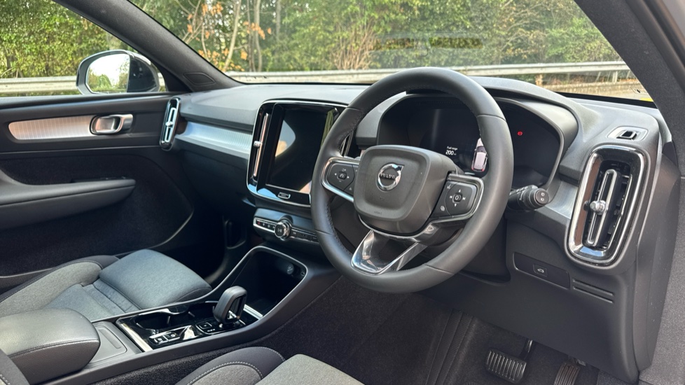 Volvo XC40 2.0 B3P Plus Dark 5dr Auto Petrol Estate - Image 4