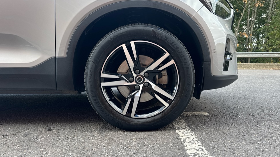 Volvo XC40 2.0 B3P Plus Dark 5dr Auto Petrol Estate - Image 9