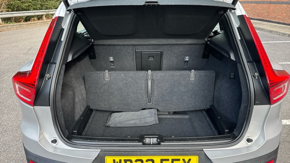 Volvo XC40 2.0 B3P Plus Dark 5dr Auto Petrol Estate - Image 15