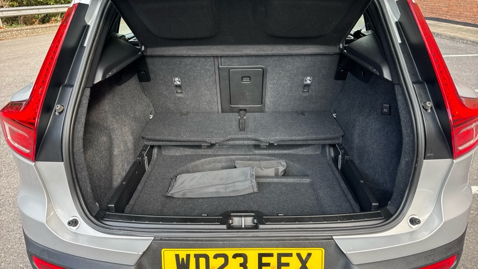 Volvo XC40 2.0 B3P Plus Dark 5dr Auto Petrol Estate - Image 16