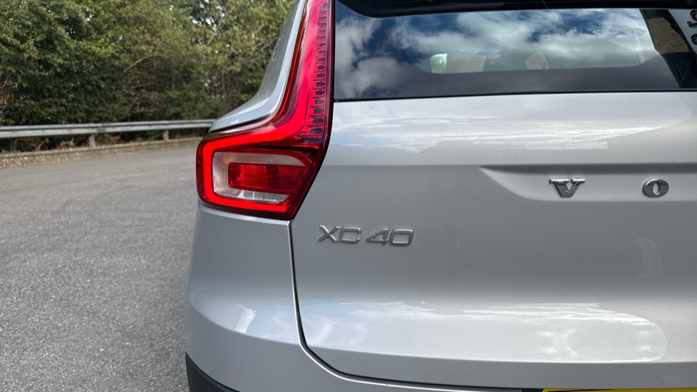 Volvo XC40 2.0 B3P Plus Dark 5dr Auto Petrol Estate - Image 18