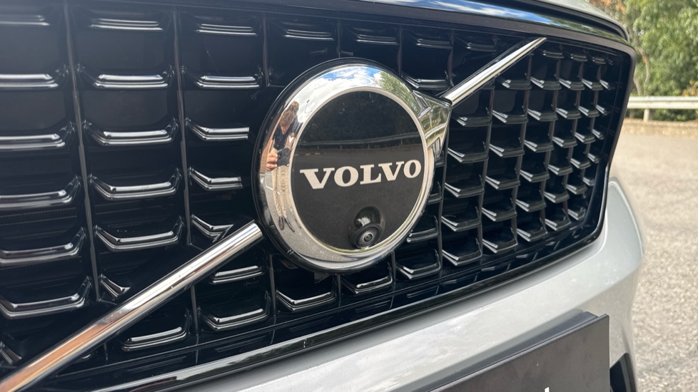 Volvo XC40 2.0 B3P Plus Dark 5dr Auto Petrol Estate - Image 22