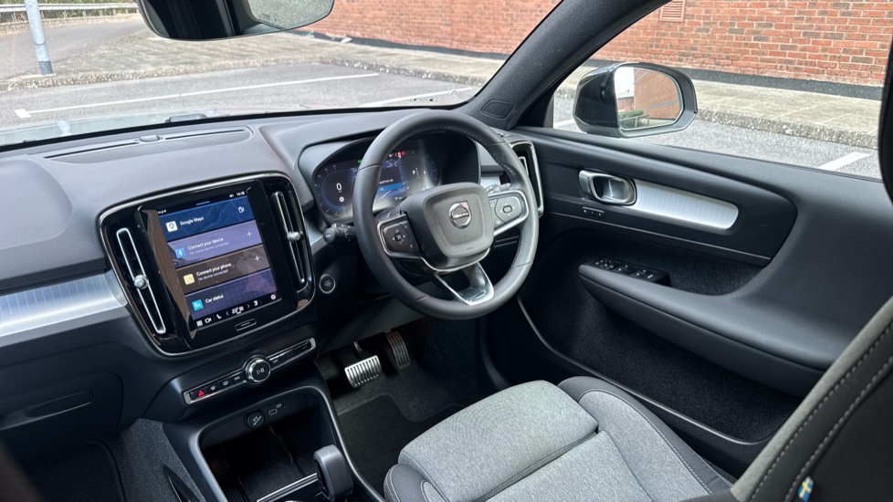 Volvo XC40 2.0 B3P Plus Dark 5dr Auto Petrol Estate - Image 28