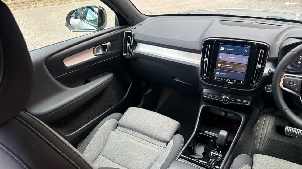 Volvo XC40 2.0 B3P Plus Dark 5dr Auto Petrol Estate - Image 29