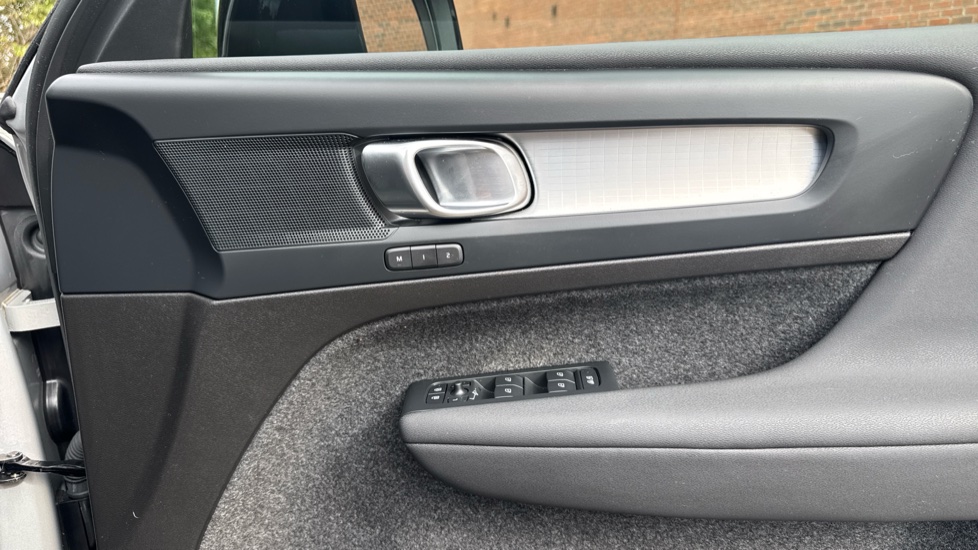Volvo XC40 2.0 B3P Plus Dark 5dr Auto Petrol Estate - Image 32