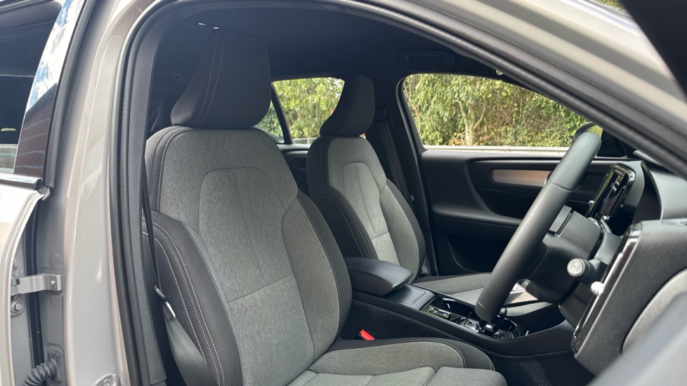 Volvo XC40 2.0 B3P Plus Dark 5dr Auto Petrol Estate - Image 34