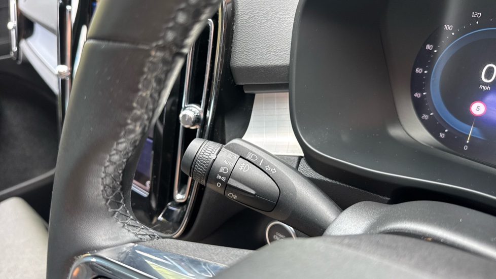 Volvo XC40 2.0 B3P Plus Dark 5dr Auto Petrol Estate - Image 37