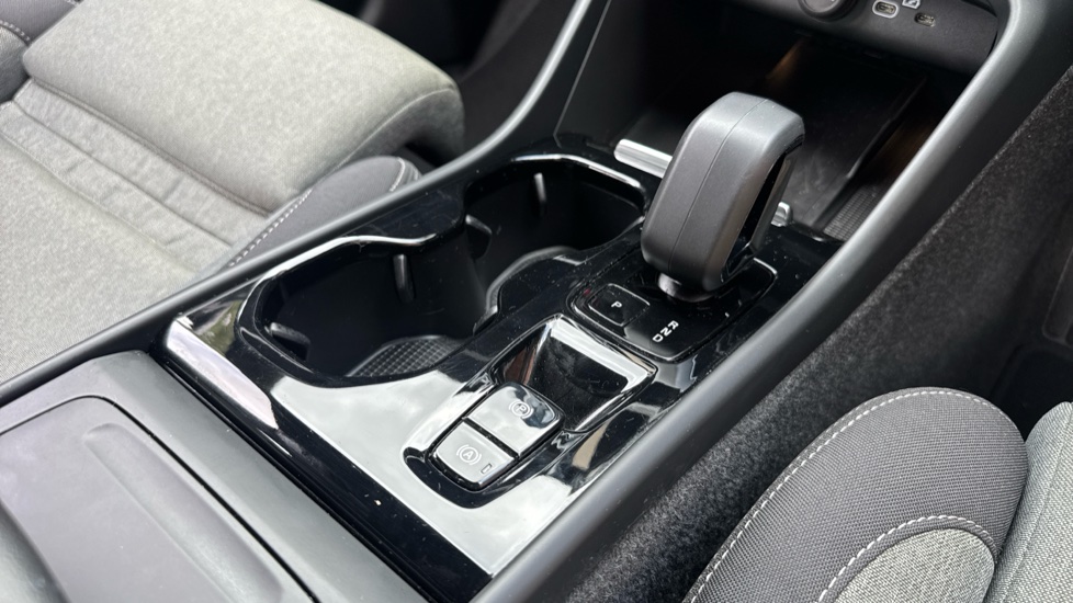 Volvo XC40 2.0 B3P Plus Dark 5dr Auto Petrol Estate - Image 50