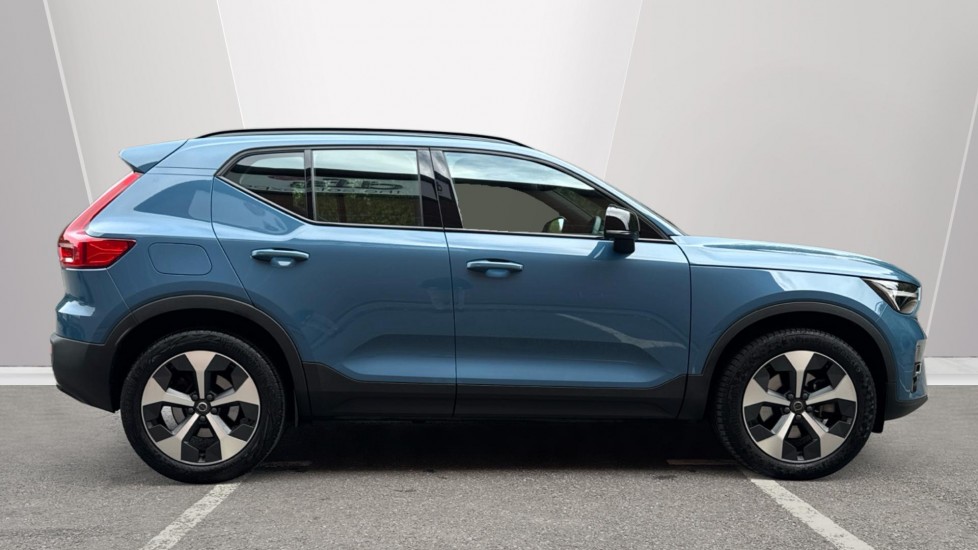 Volvo XC40 2.0 B3P Plus Dark 5dr Auto Petrol Estate - Image 3