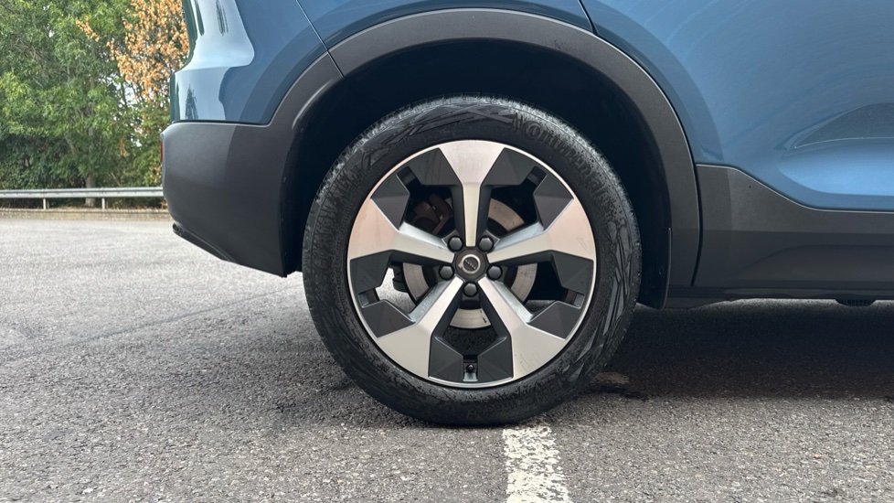 Volvo XC40 2.0 B3P Plus Dark 5dr Auto Petrol Estate - Image 9