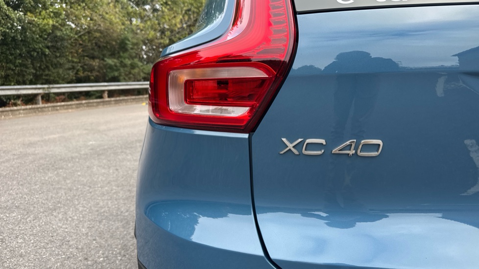 Volvo XC40 2.0 B3P Plus Dark 5dr Auto Petrol Estate - Image 17