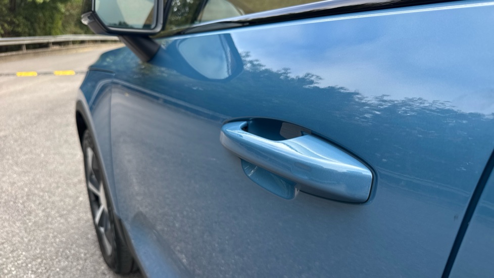 Volvo XC40 2.0 B3P Plus Dark 5dr Auto Petrol Estate - Image 19