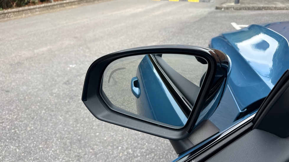 Volvo XC40 2.0 B3P Plus Dark 5dr Auto Petrol Estate - Image 20