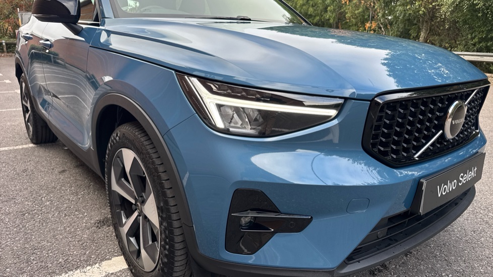 Volvo XC40 2.0 B3P Plus Dark 5dr Auto Petrol Estate - Image 22