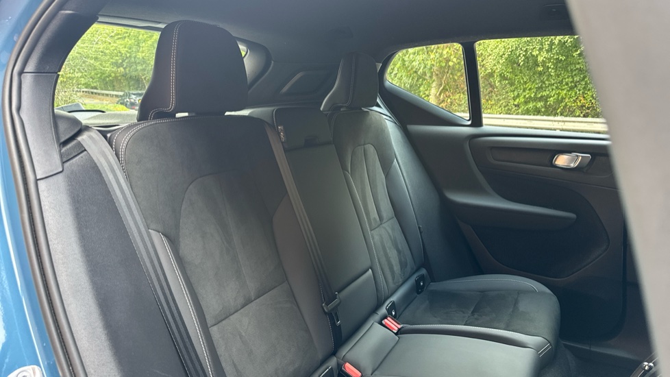 Volvo XC40 2.0 B3P Plus Dark 5dr Auto Petrol Estate - Image 23