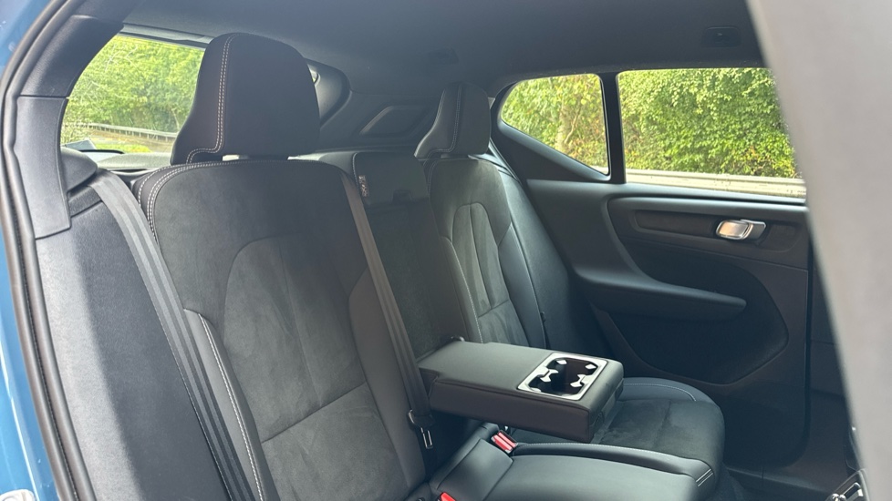 Volvo XC40 2.0 B3P Plus Dark 5dr Auto Petrol Estate - Image 24