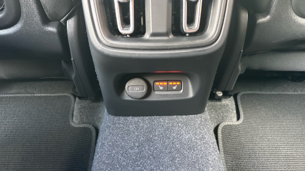 Volvo XC40 2.0 B3P Plus Dark 5dr Auto Petrol Estate - Image 26