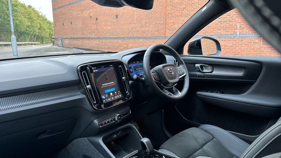 Volvo XC40 2.0 B3P Plus Dark 5dr Auto Petrol Estate - Image 27