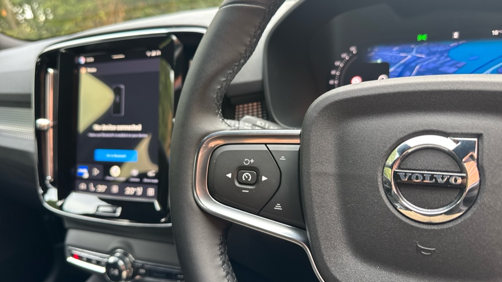 Volvo XC40 2.0 B3P Plus Dark 5dr Auto Petrol Estate - Image 33