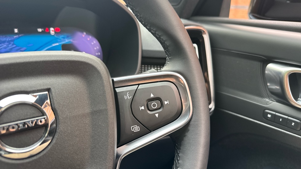 Volvo XC40 2.0 B3P Plus Dark 5dr Auto Petrol Estate - Image 34