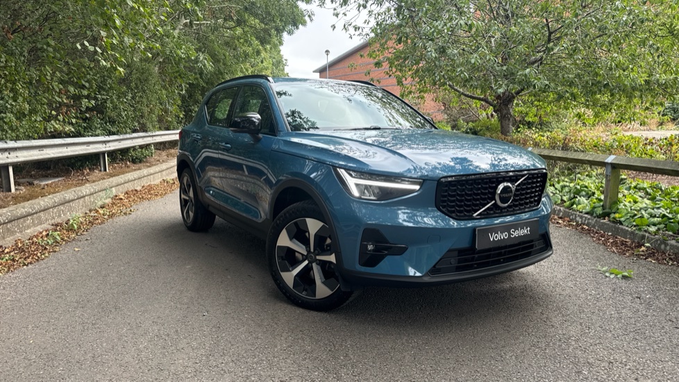 Volvo XC40 2.0 B3P Plus Dark 5dr Auto Petrol Estate - Image 48