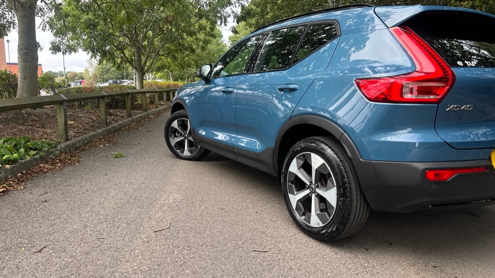 Volvo XC40 2.0 B3P Plus Dark 5dr Auto Petrol Estate - Image 50