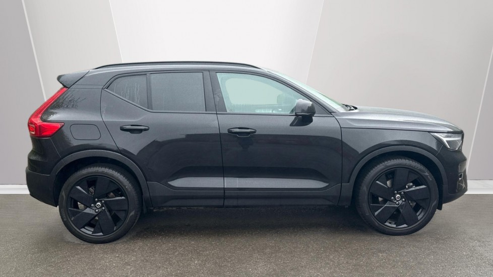 Volvo XC40 2.0 B3P Plus Black Edition 5dr Auto Petrol Estate - Image 3