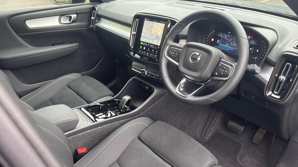 Volvo XC40 2.0 B3P Plus Black Edition 5dr Auto Petrol Estate - Image 4