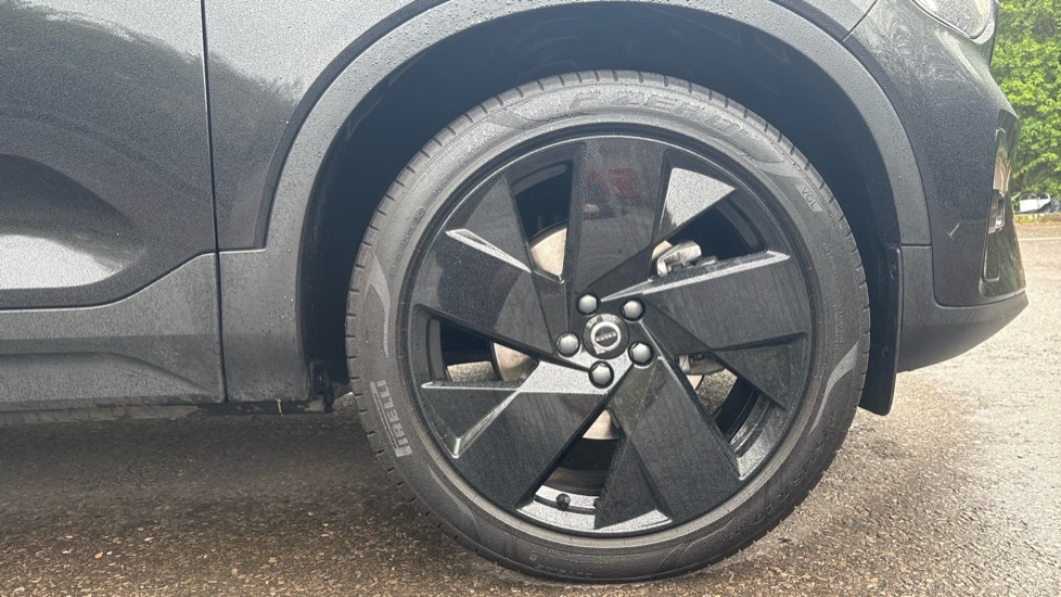 Volvo XC40 2.0 B3P Plus Black Edition 5dr Auto Petrol Estate - Image 9