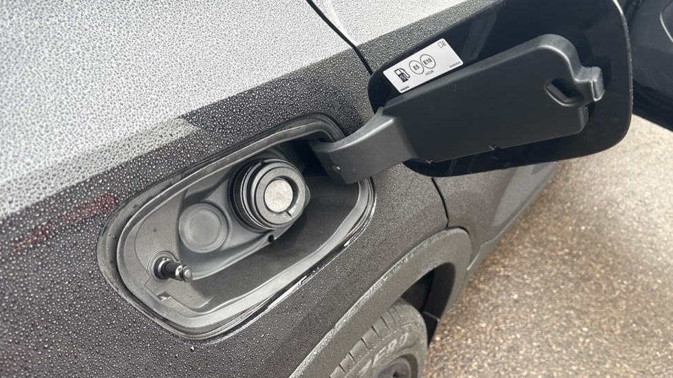 Volvo XC40 2.0 B3P Plus Black Edition 5dr Auto Petrol Estate - Image 15