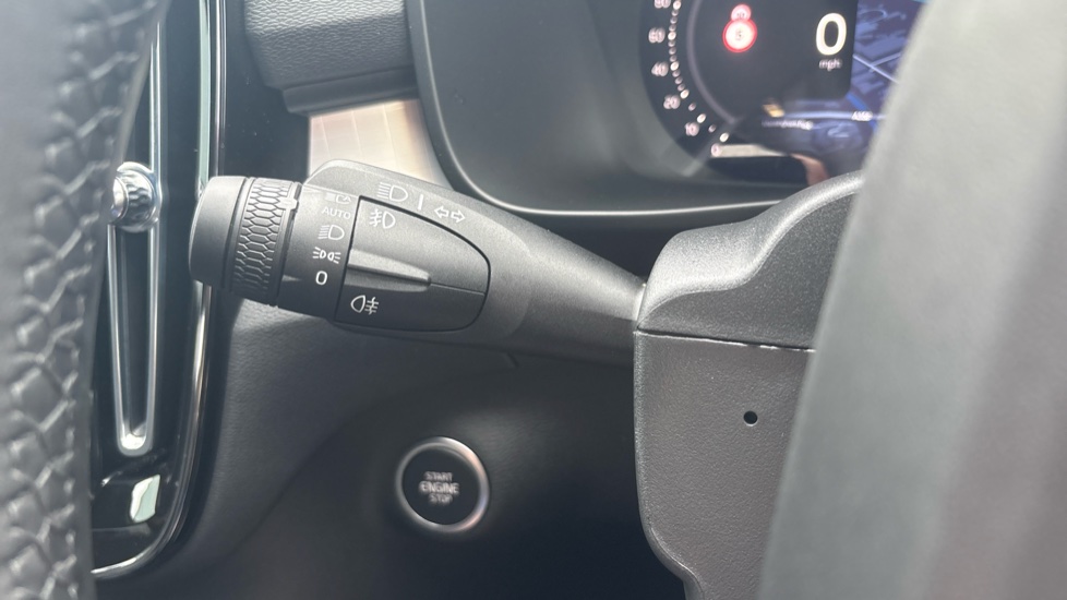 Volvo XC40 2.0 B3P Plus Black Edition 5dr Auto Petrol Estate - Image 19