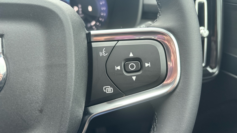 Volvo XC40 2.0 B3P Plus Black Edition 5dr Auto Petrol Estate - Image 21