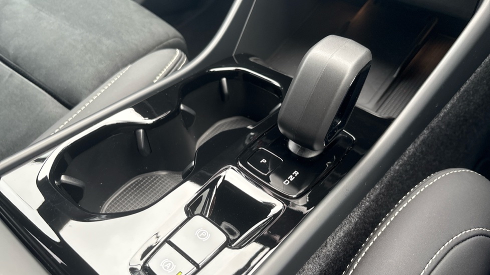Volvo XC40 2.0 B3P Plus Black Edition 5dr Auto Petrol Estate - Image 24