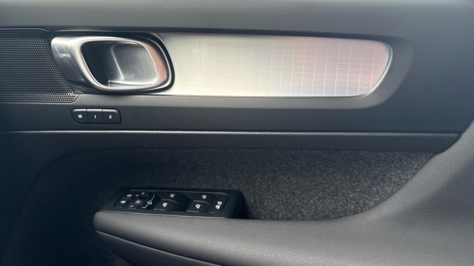 Volvo XC40 2.0 B3P Plus Black Edition 5dr Auto Petrol Estate - Image 27