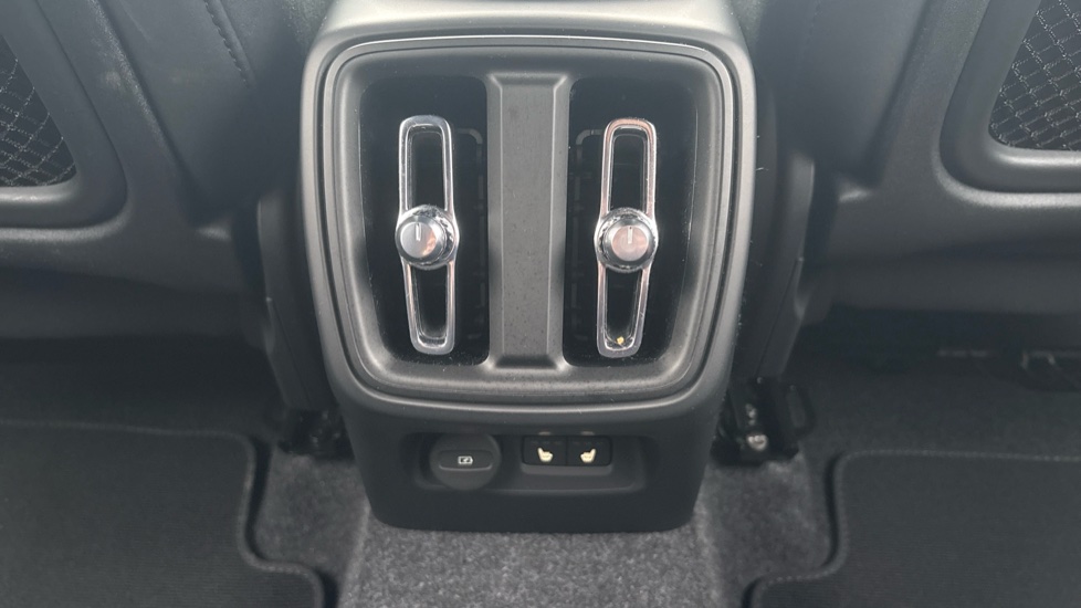 Volvo XC40 2.0 B3P Plus Black Edition 5dr Auto Petrol Estate - Image 34