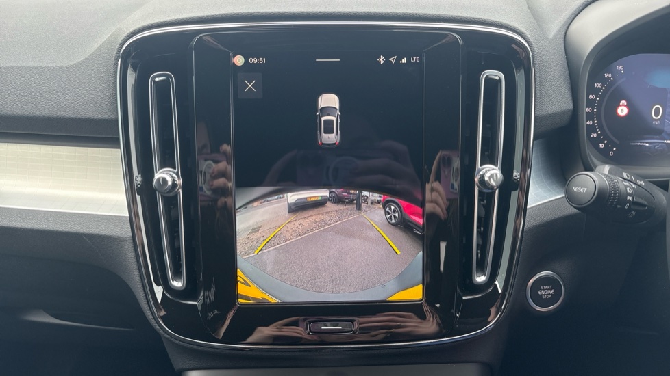 Volvo XC40 2.0 B3P Plus Black Edition 5dr Auto Petrol Estate - Image 38