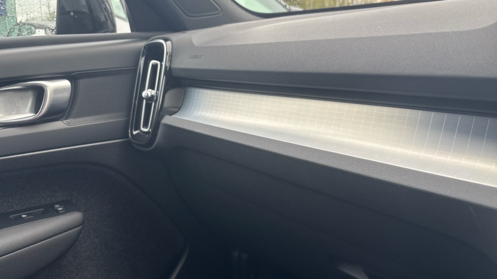 Volvo XC40 2.0 B3P Plus Black Edition 5dr Auto Petrol Estate - Image 42