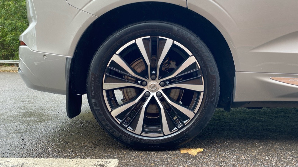 Volvo XC60 2.0 T8 [455] RC PHEV Ultimate Dark 5dr AWD Gtron Estate - Image 9
