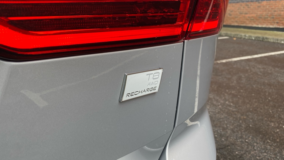 Volvo XC60 2.0 T8 [455] RC PHEV Ultimate Dark 5dr AWD Gtron Estate - Image 17