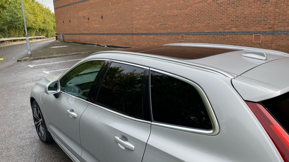 Volvo XC60 2.0 T8 [455] RC PHEV Ultimate Dark 5dr AWD Gtron Estate - Image 18