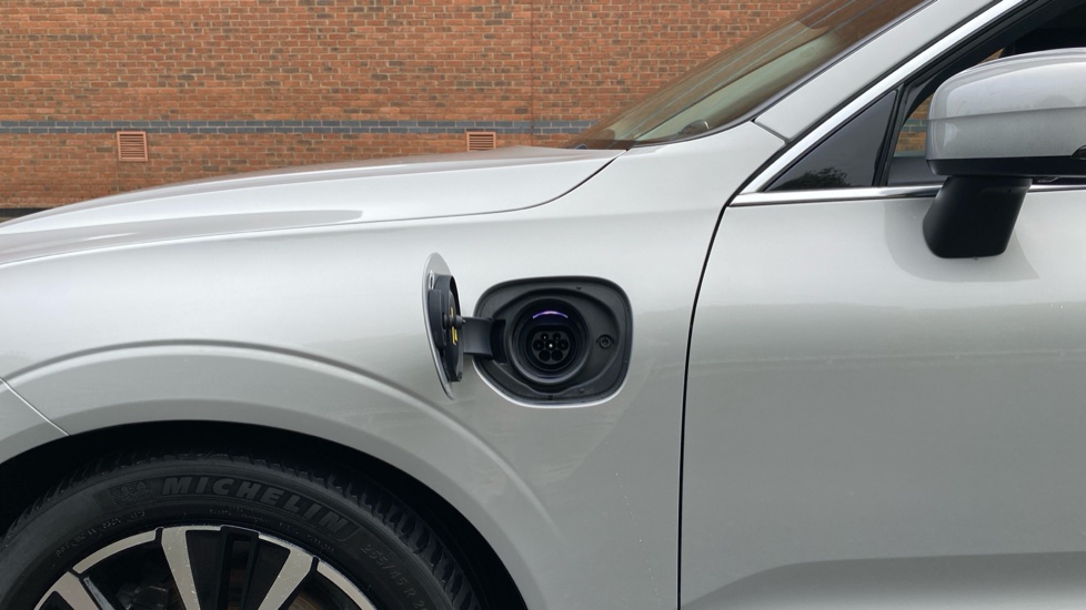 Volvo XC60 2.0 T8 [455] RC PHEV Ultimate Dark 5dr AWD Gtron Estate - Image 21