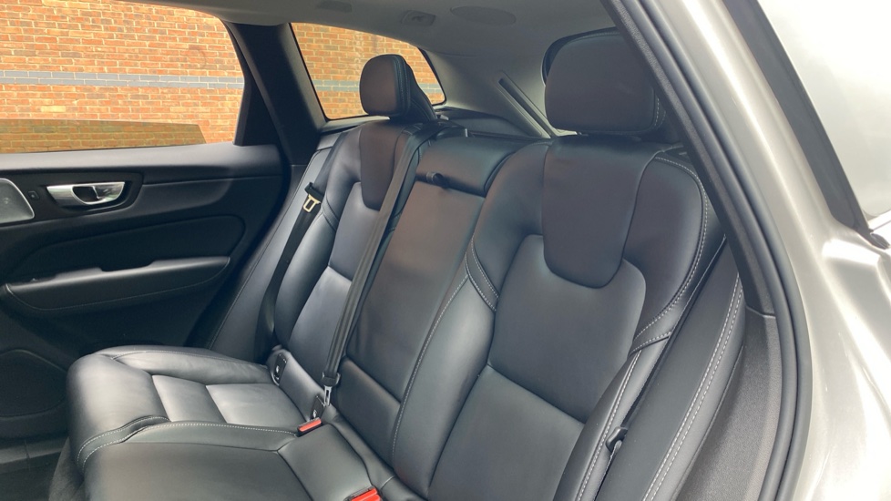 Volvo XC60 2.0 T8 [455] RC PHEV Ultimate Dark 5dr AWD Gtron Estate - Image 25