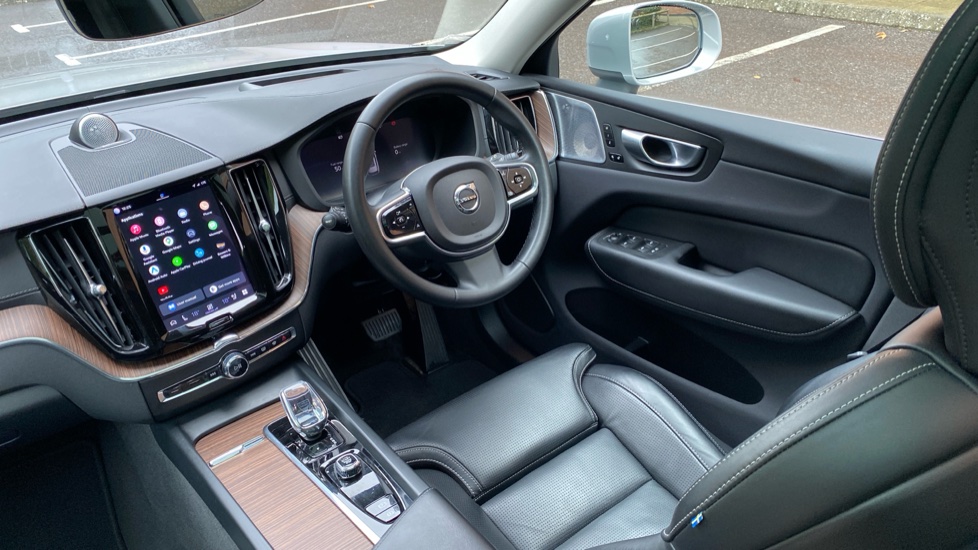 Volvo XC60 2.0 T8 [455] RC PHEV Ultimate Dark 5dr AWD Gtron Estate - Image 28