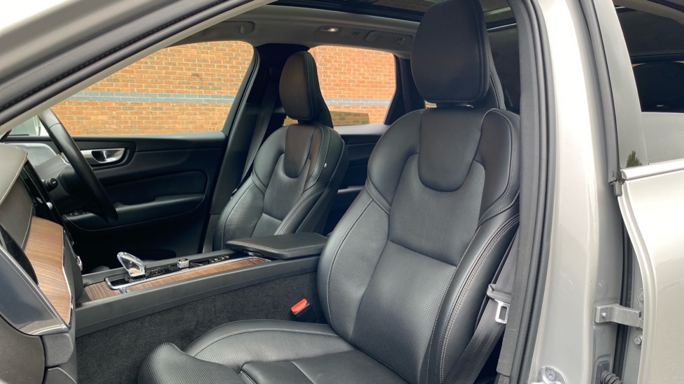 Volvo XC60 2.0 T8 [455] RC PHEV Ultimate Dark 5dr AWD Gtron Estate - Image 31