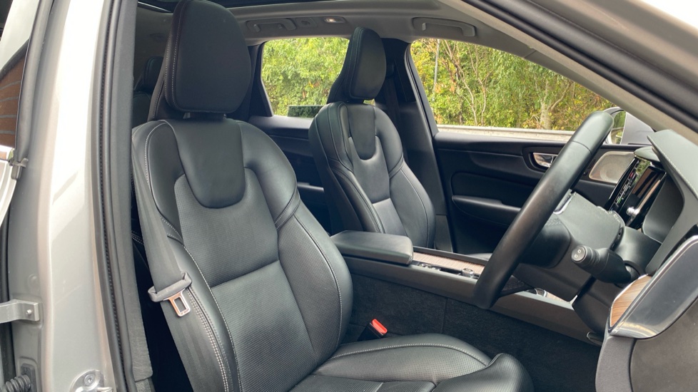 Volvo XC60 2.0 T8 [455] RC PHEV Ultimate Dark 5dr AWD Gtron Estate - Image 34