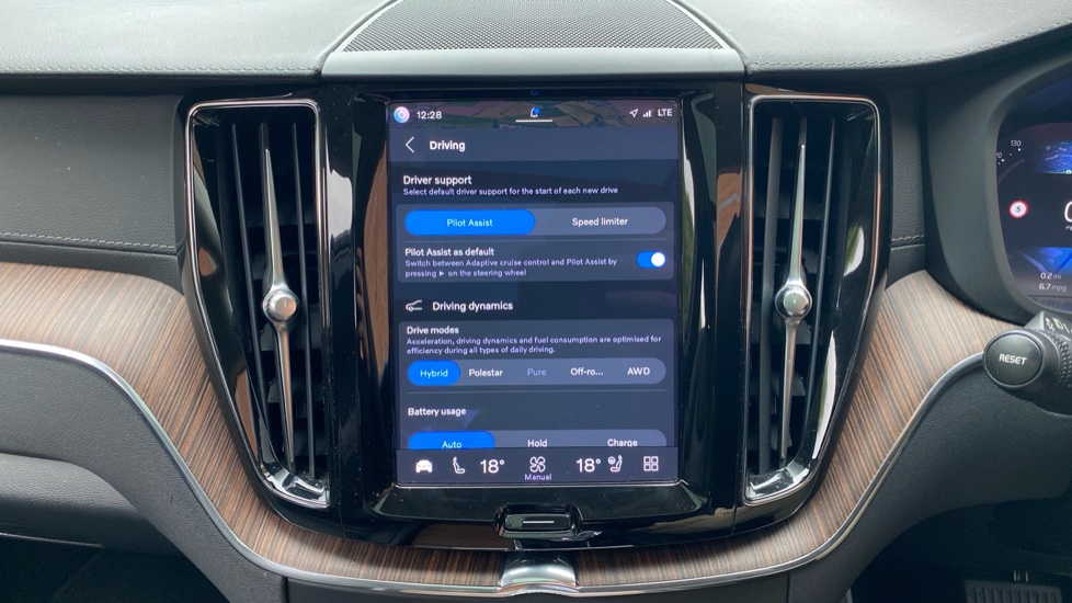 Volvo XC60 2.0 T8 [455] RC PHEV Ultimate Dark 5dr AWD Gtron Estate - Image 43