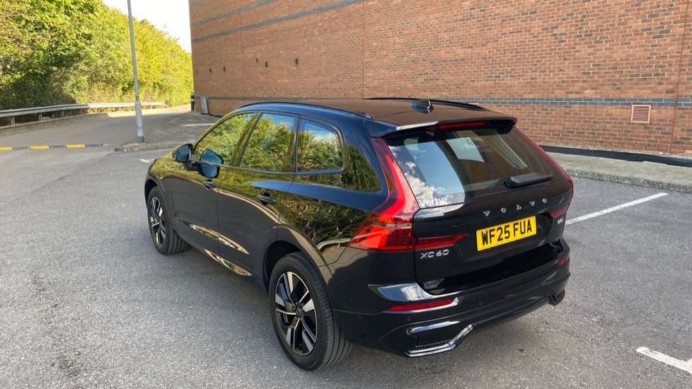 Volvo XC60 2.0 B5P Plus Dark 5dr AWD Geartronic Petrol Estate - Image 16