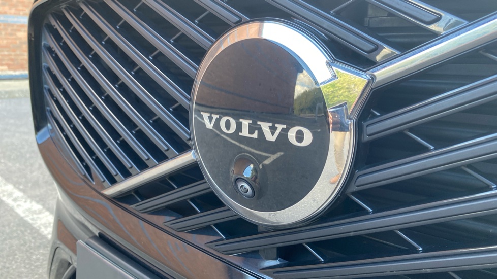 Volvo XC60 2.0 B5P Plus Dark 5dr AWD Geartronic Petrol Estate - Image 20