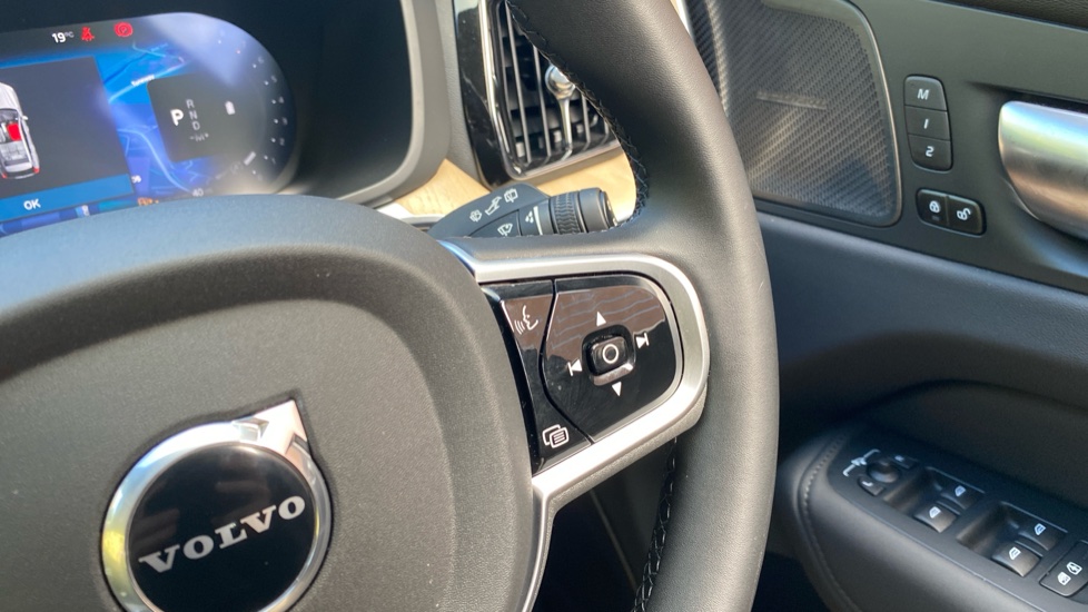 Volvo XC60 2.0 B5P Plus Dark 5dr AWD Geartronic Petrol Estate - Image 35
